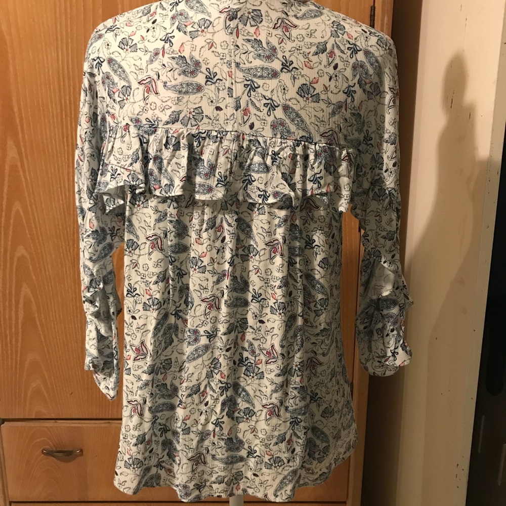 Lauren Conrad NWT floral ruffle sleeve top - Picture 3 of 8